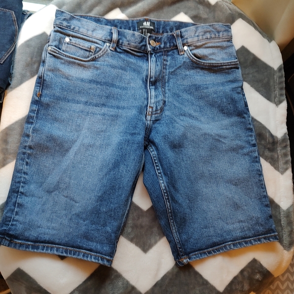 EUC H&M slim fit denim Bermuda shorts - Picture 12 of 12